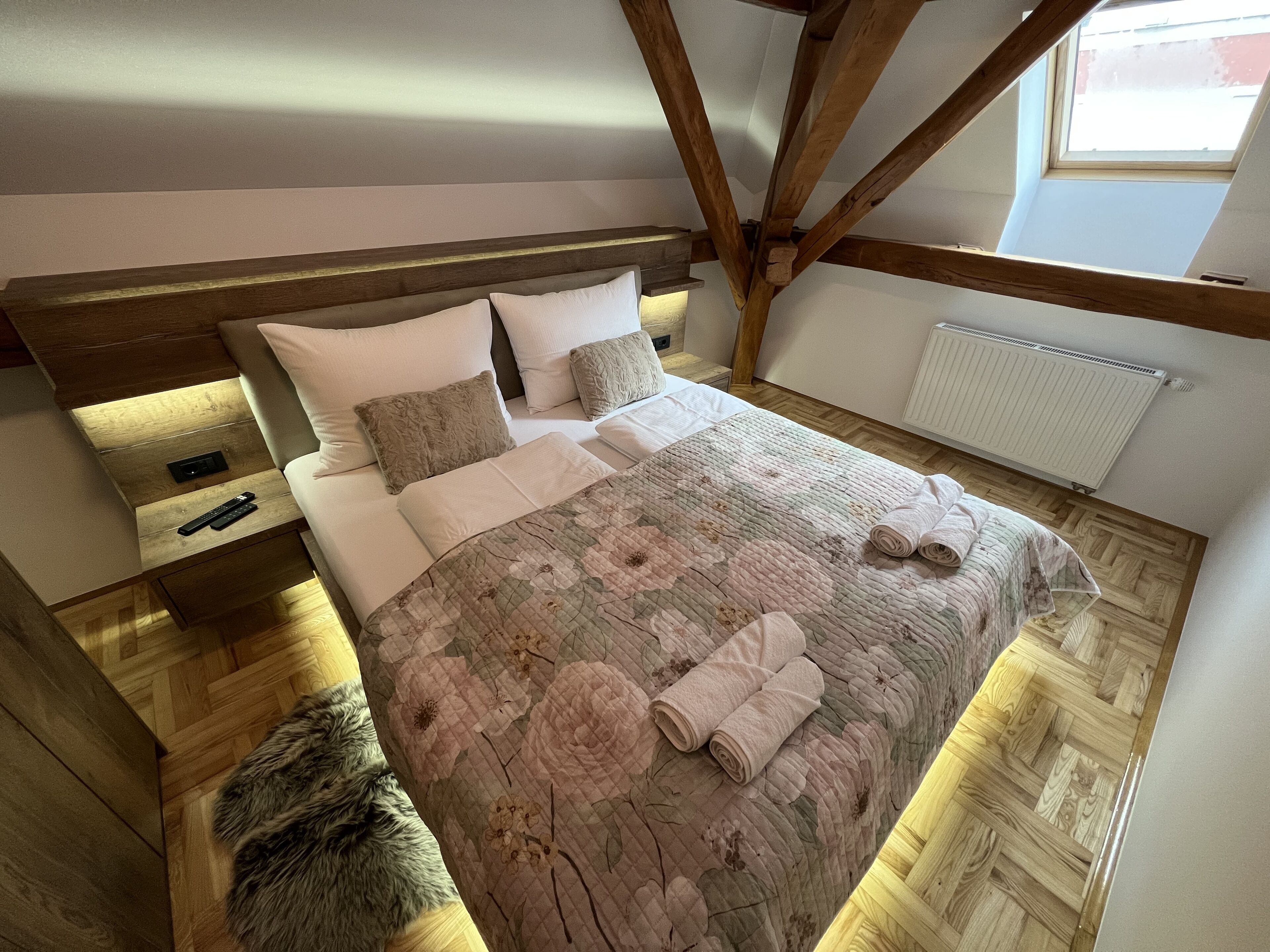 2 bedrooms, in-room safe, desk, soundproofing