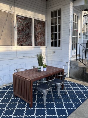 Outdoor dining - Grable Creek Farmhouse (Longview)