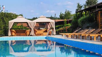 Seasonal outdoor pool