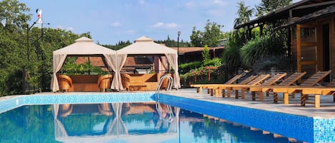 Piscine extérieure (ouverte en saison)