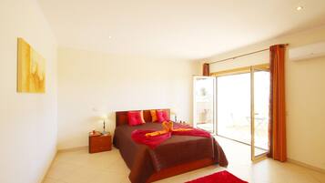 7 bedrooms, in-room safe, iron/ironing board, free WiFi