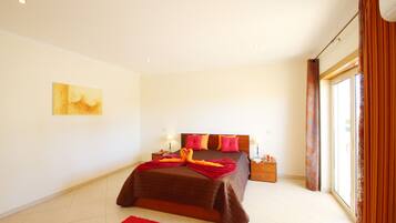 7 bedrooms, in-room safe, iron/ironing board, free WiFi