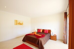7 bedrooms, in-room safe, iron/ironing board, free WiFi