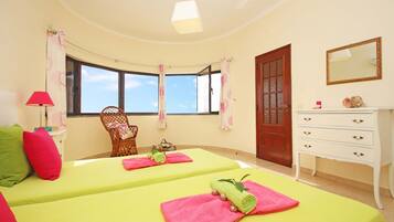 4 bedrooms, iron/ironing board, free WiFi, bed sheets