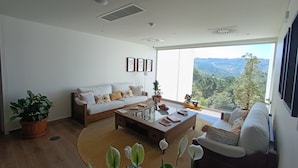 Lobby-lounge