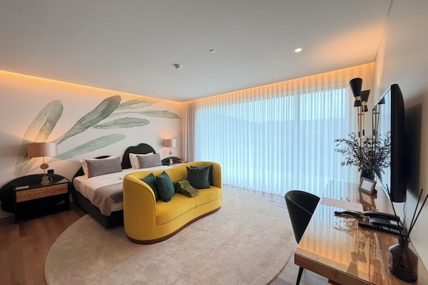 Junior Studio Suite | Minibar, individually decorated, individually furnished