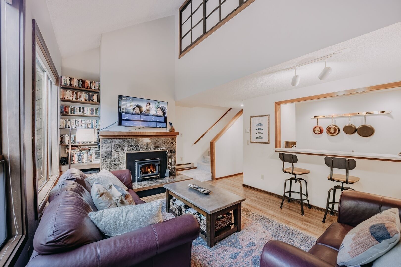 DVD プレーヤー、テーブルサッカー台、卓球台