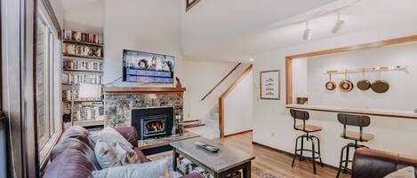 DVD プレーヤー、テーブルサッカー台、卓球台