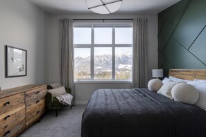 4 habitaciones, tabla de planchar con plancha y cuna de viaje