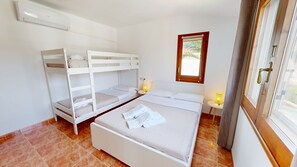 3 bedrooms, iron/ironing board, free WiFi, bed sheets