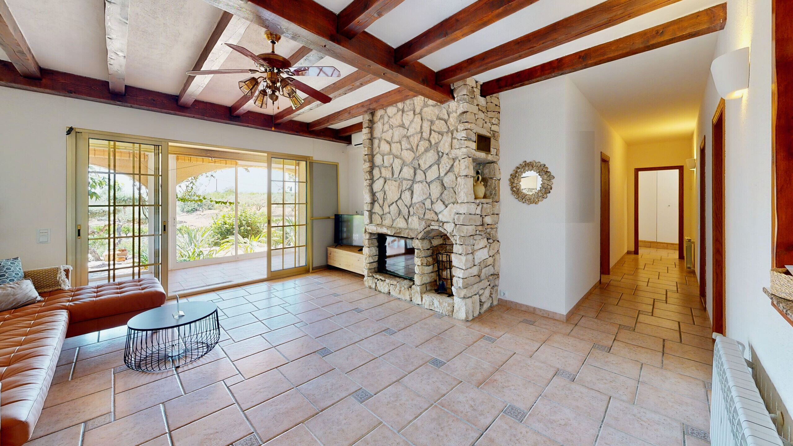 Télévision, cheminée