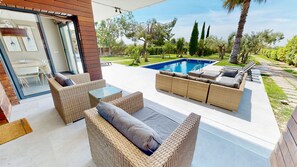 Pool - VILLA NIRVANA (El Perelló)