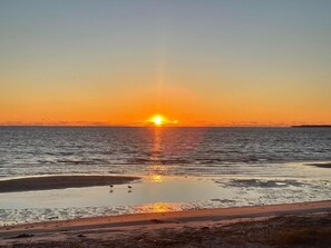 In Strandnähe, Liegestühle, Strandtücher