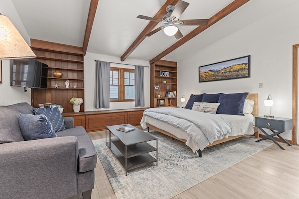 Large master suite with bathroom
And large walk in closet off this room.