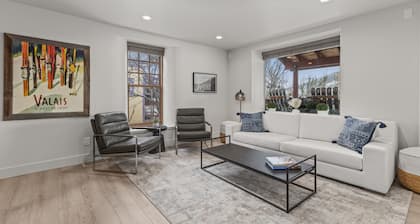 Old Town Hideaway- Walk to it all! 1 block away- hot springs, grocery, free bus.