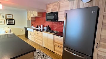 Refrigerador, microondas, parrilla de estufa y lavavajillas