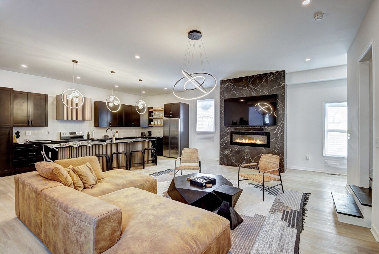 Influencer Home 15 min from Airport w/ Hidden room