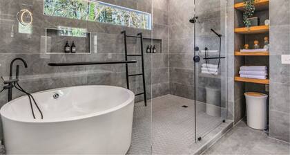 Influencer Home near downtown with Hidden room