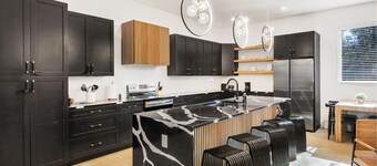 Influencer Home near downtown with Hidden room