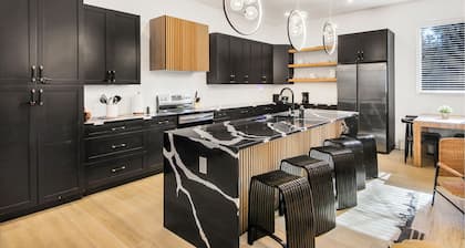 Influencer Home near downtown with Hidden room