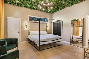 4 bedrooms, WiFi, bed sheets