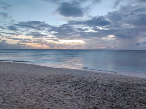 Cozy Beachfront Villa Perfect for 2