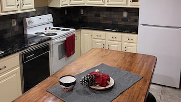 冰箱、微波炉、烤箱、炉灶