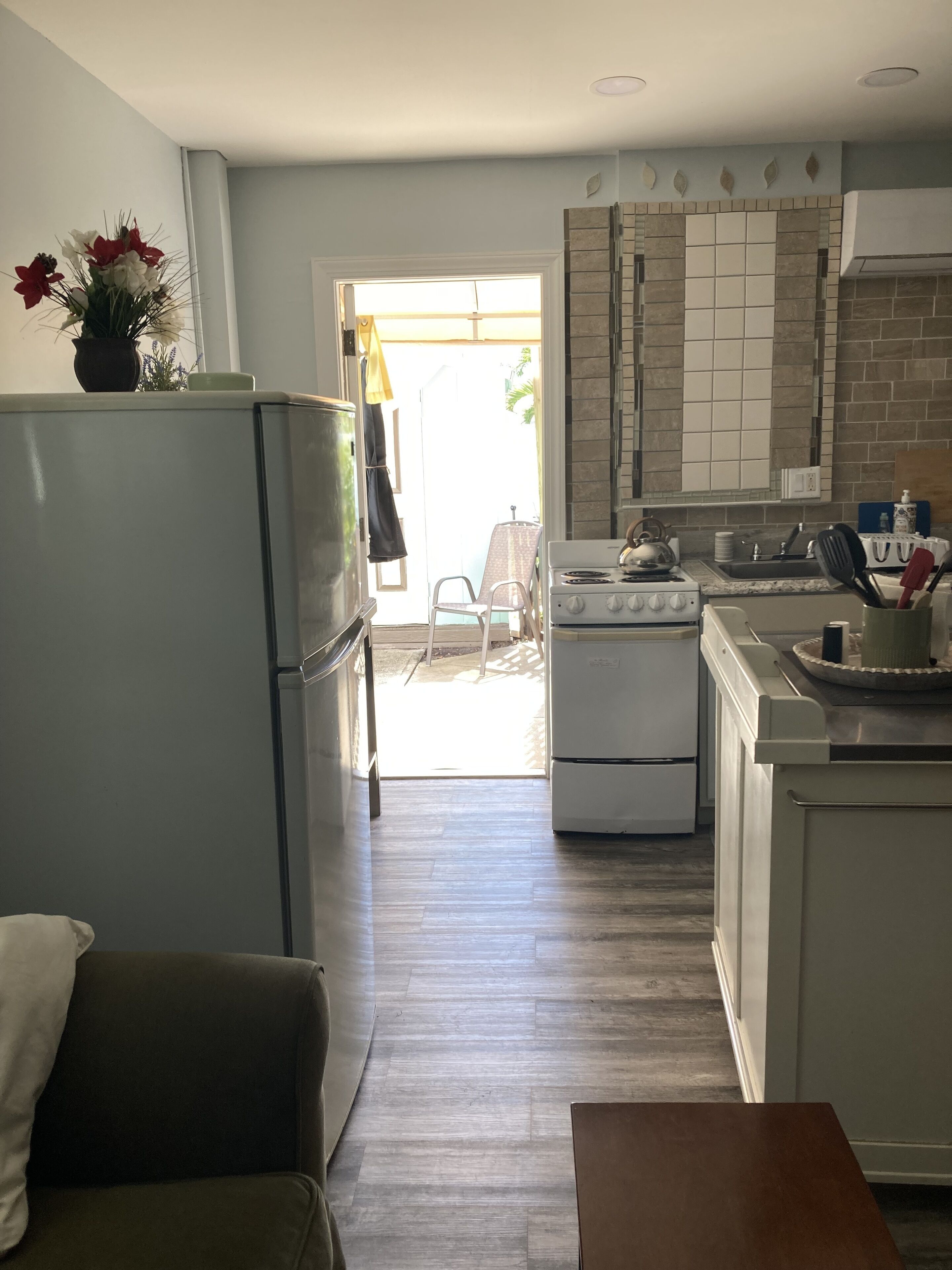 Refrigerador, microondas, horno y parrilla de estufa 