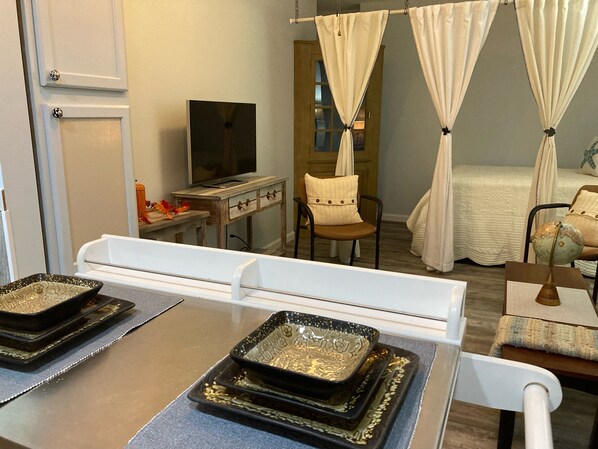 1 bedroom, desk, iron/ironing board, free WiFi