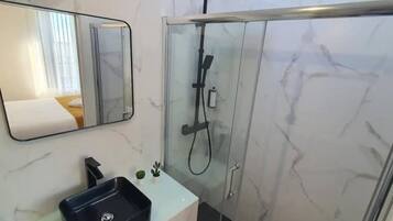 Room, 1 Bedroom, Private Bathroom | Bathroom