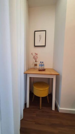 Studio, 1 chambre, terrasse | 4 chambres, draps fournis