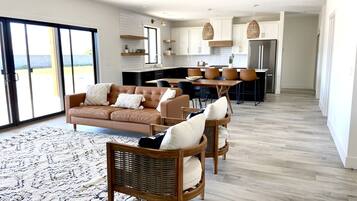 智能電視、壁爐、電腦螢幕