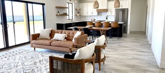 Modern Getaway with Community Pool near Golf, Boating & Gorge Concerts!