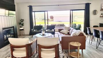 智能電視、壁爐、電腦螢幕