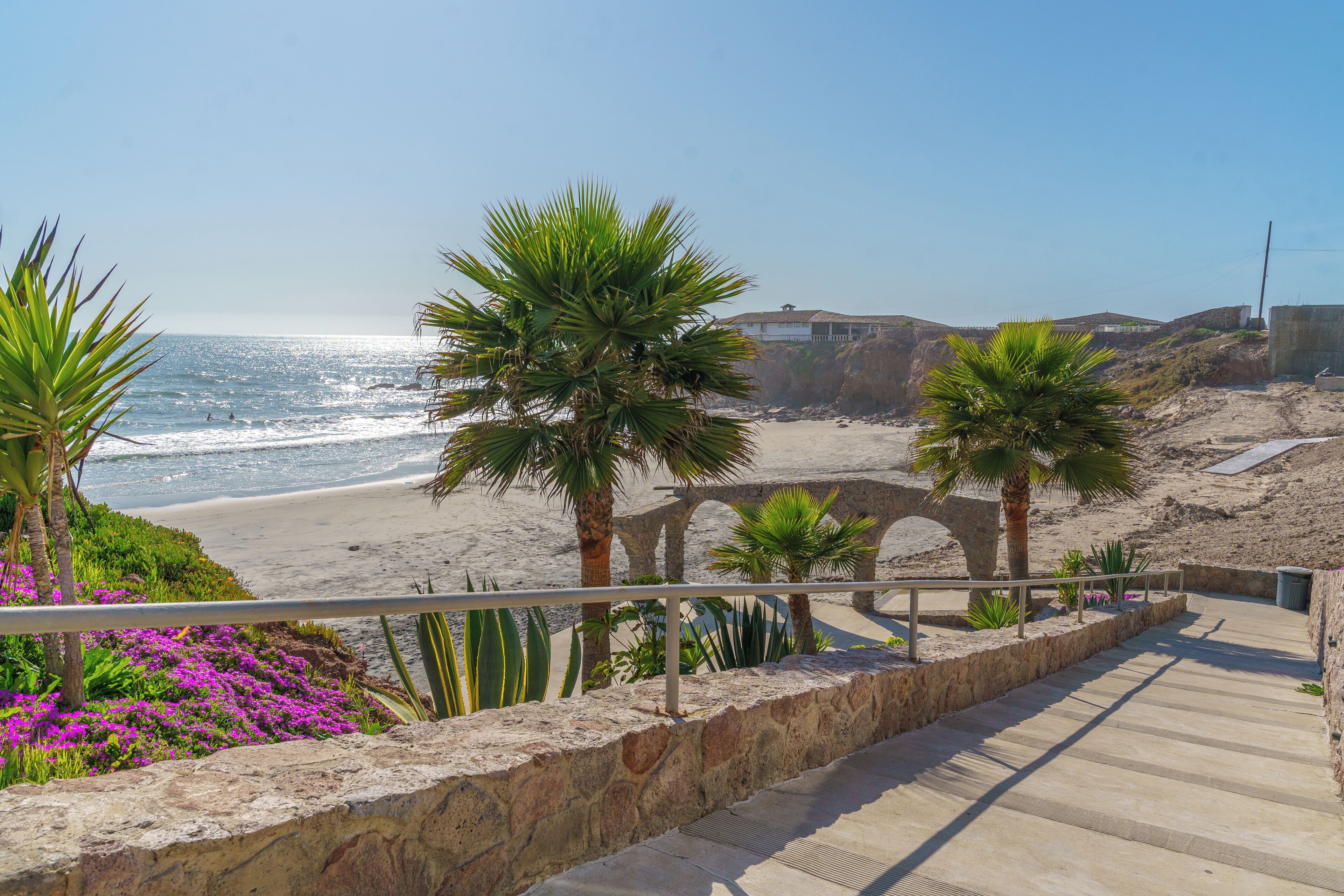 Chaises longues, serviettes de plage