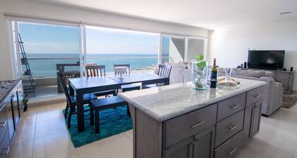 2BR Beach Retreat w/Amazing Views/Pools & Hottubs!