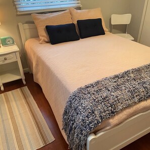 2 bedrooms, iron/ironing board, travel cot, WiFi