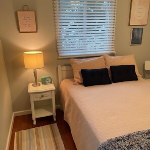 2 habitaciones, tabla de planchar con plancha, cuna de viaje y wifi 