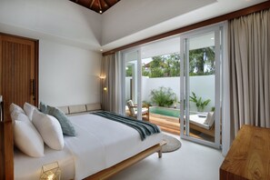 Vil·la de luxe, 1 llit de matrimoni gran, banyera, vistes a la piscina | 1 dormitori, minibar, caixa forta a l'habitació i mobiliari individual 