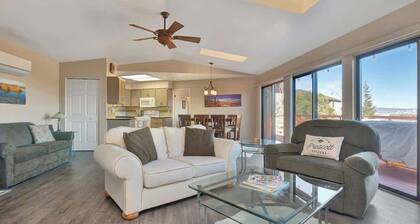 Views 15min from the square! Close to lynx Lake