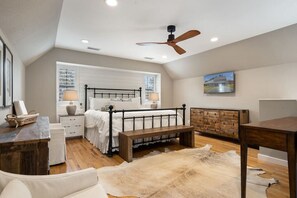 2 Schlafzimmer, Schreibtisch, Bügeleisen/Bügelbrett, kostenloses WLAN