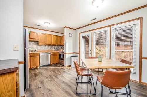 Retro Comic Retreat Near Ft. Bragg