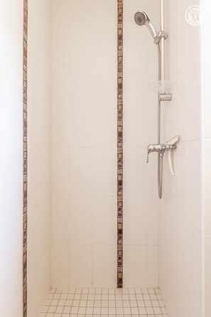 Douche, serviettes fournies