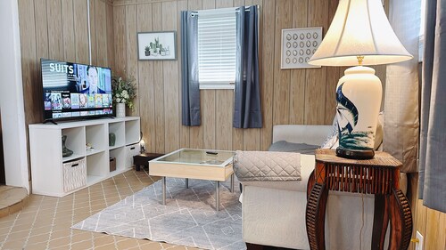 Peaceful, Centrally Located Apartment - 5 min from St Simon Island