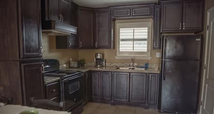 Beach Getaway-2 Bed/1 Bath - GREAT LOCATION