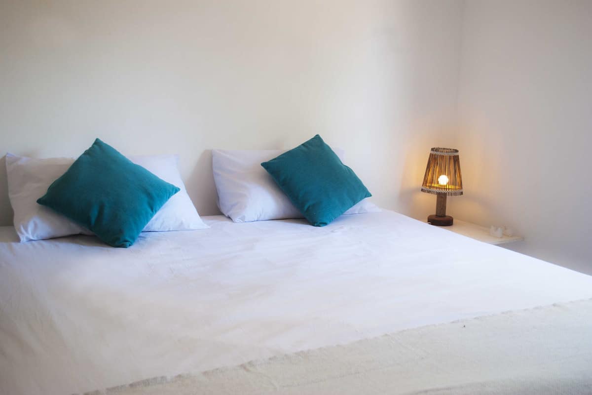 Appartement Confort | 2 chambres, coffres-forts dans les chambres, rideaux occultants