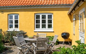 Outdoor dining - Beautiful home in Samsø with WiFi (Samsø)