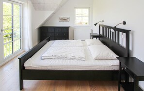 4 bedrooms, travel cot, free WiFi