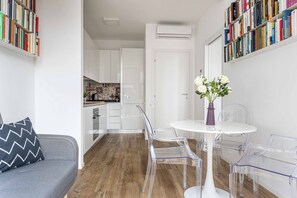 Interior - Hostmate - Milano - Pirelli Suite -Porta Nuova  (Milano)