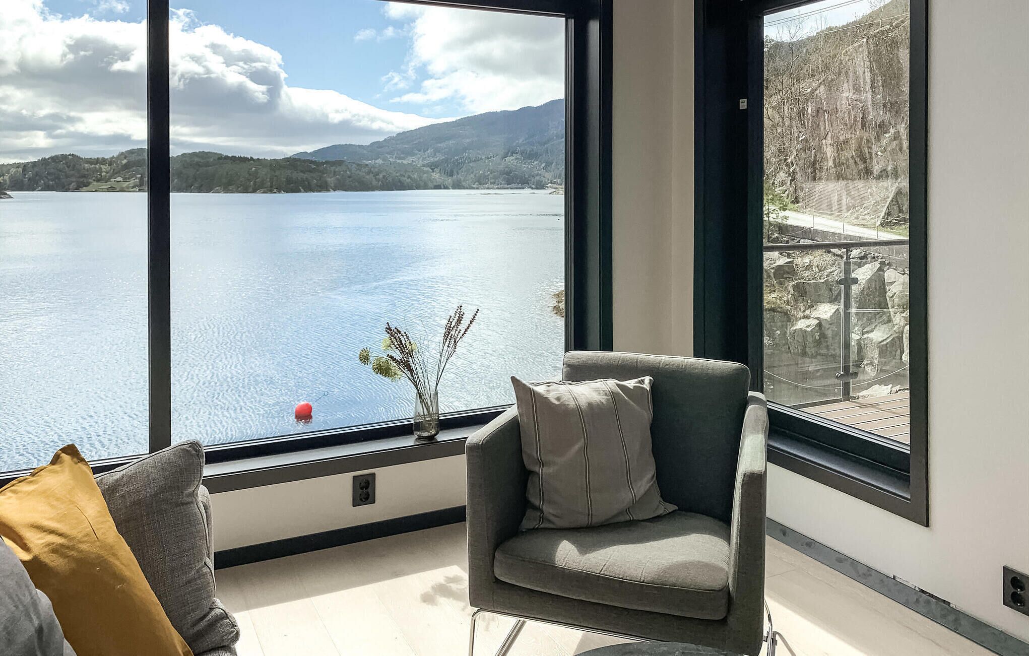 المنشأة من الداخل